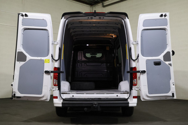 Volkswagen Crafter 2.0 TDI L3 H3 140pk Black Line Airco Navigatie Spoilerpakket