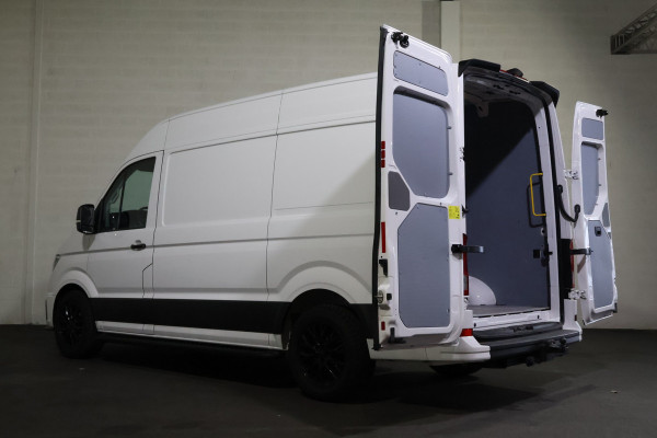 Volkswagen Crafter 2.0 TDI L3 H3 140pk Black Line Airco Navigatie Spoilerpakket