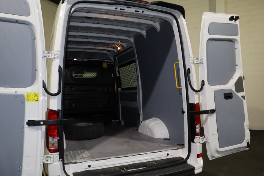 Volkswagen Crafter 2.0 TDI L3 H3 140pk Black Line Airco Navigatie Spoilerpakket