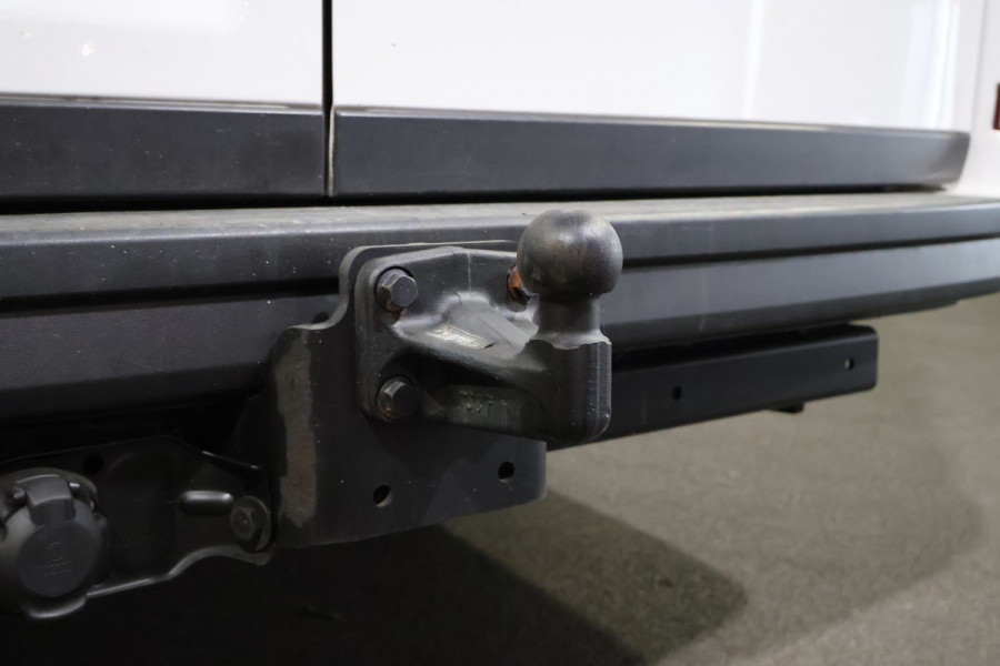 Volkswagen Crafter 2.0 TDI L3 H3 140pk Black Line Airco Navigatie Spoilerpakket
