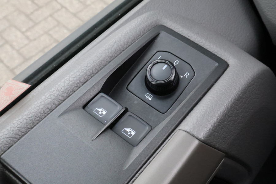 Volkswagen Crafter 2.0 TDI L3 H3 140pk Black Line Airco Navigatie Spoilerpakket