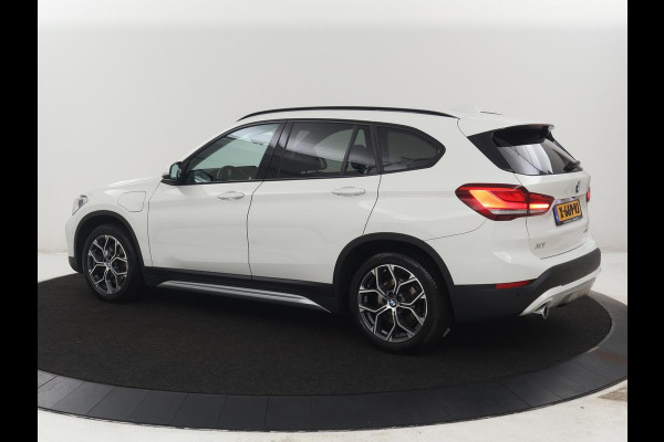BMW X1 xDrive25e High Executive | SOH 85,2% | Half leder | Adaptive cruise | Stoelverwarming | Climate control | Navigatie | Camera | Park assist | Elektrische achterklep