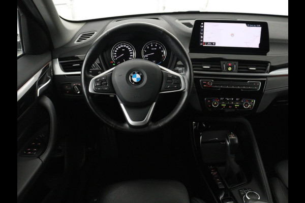 BMW X1 xDrive25e High Executive | SOH 85,2% | Half leder | Adaptive cruise | Stoelverwarming | Climate control | Navigatie | Camera | Park assist | Elektrische achterklep