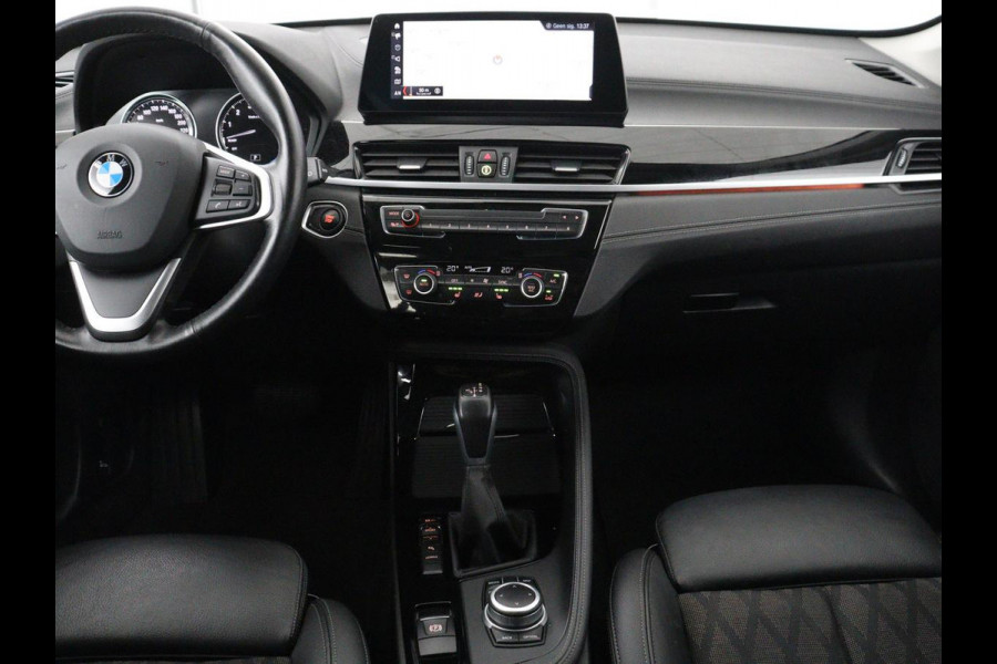 BMW X1 xDrive25e High Executive | SOH 85,2% | Half leder | Adaptive cruise | Stoelverwarming | Climate control | Navigatie | Camera | Park assist | Elektrische achterklep