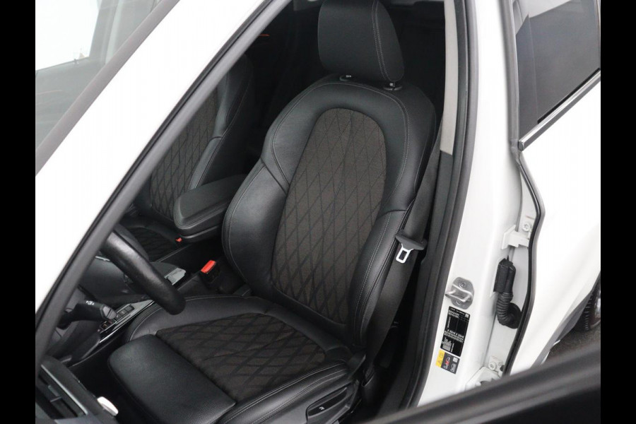 BMW X1 xDrive25e High Executive | SOH 85,2% | Half leder | Adaptive cruise | Stoelverwarming | Climate control | Navigatie | Camera | Park assist | Elektrische achterklep