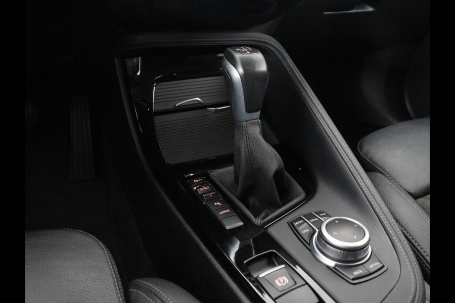 BMW X1 xDrive25e High Executive | SOH 85,2% | Half leder | Adaptive cruise | Stoelverwarming | Climate control | Navigatie | Camera | Park assist | Elektrische achterklep