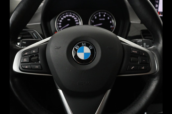 BMW X1 xDrive25e High Executive | SOH 85,2% | Half leder | Adaptive cruise | Stoelverwarming | Climate control | Navigatie | Camera | Park assist | Elektrische achterklep