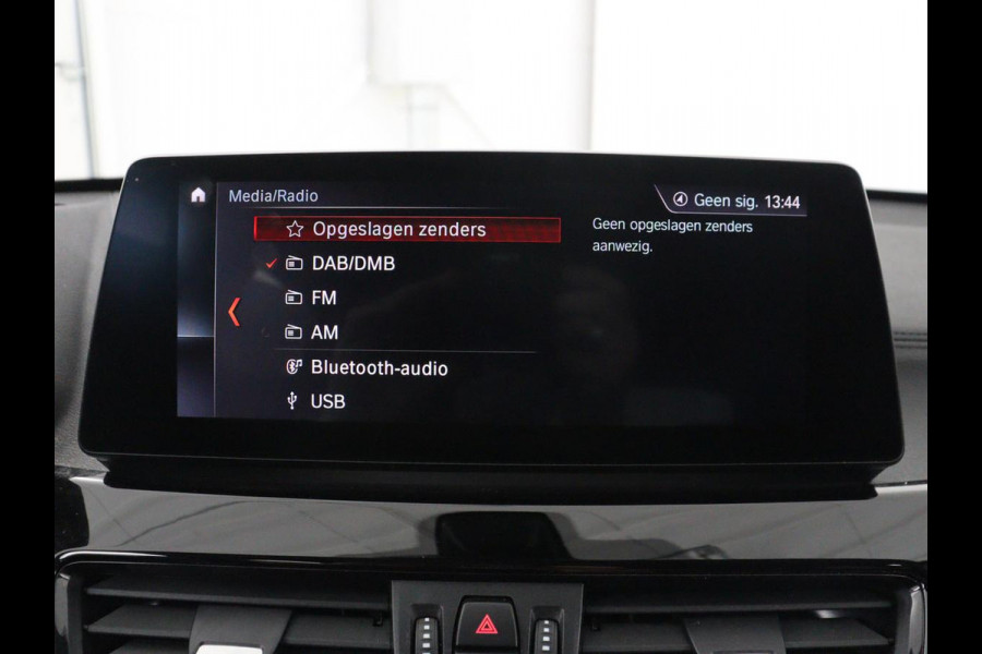 BMW X1 xDrive25e High Executive | SOH 85,2% | Half leder | Adaptive cruise | Stoelverwarming | Climate control | Navigatie | Camera | Park assist | Elektrische achterklep