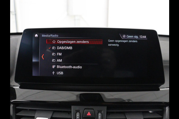 BMW X1 xDrive25e High Executive | SOH 85,2% | Half leder | Adaptive cruise | Stoelverwarming | Climate control | Navigatie | Camera | Park assist | Elektrische achterklep