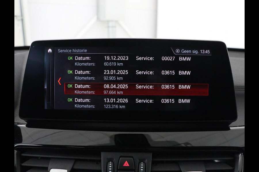 BMW X1 xDrive25e High Executive | SOH 85,2% | Half leder | Adaptive cruise | Stoelverwarming | Climate control | Navigatie | Camera | Park assist | Elektrische achterklep