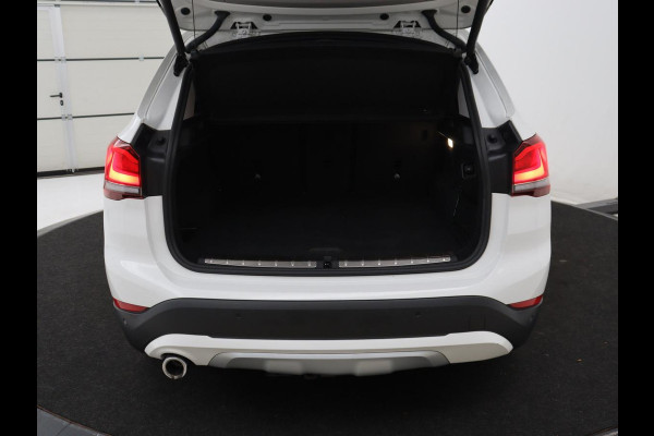BMW X1 xDrive25e High Executive | SOH 85,2% | Half leder | Adaptive cruise | Stoelverwarming | Climate control | Navigatie | Camera | Park assist | Elektrische achterklep
