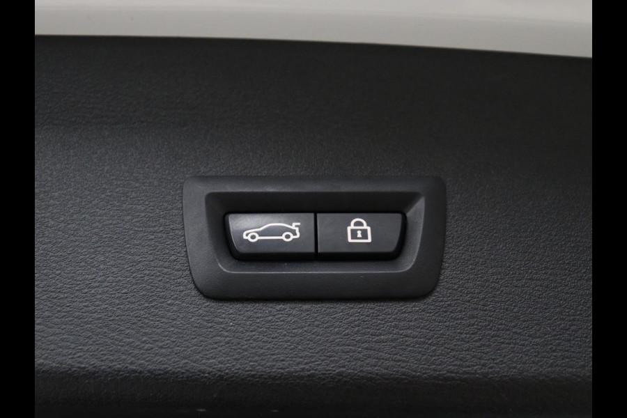 BMW X1 xDrive25e High Executive | SOH 85,2% | Half leder | Adaptive cruise | Stoelverwarming | Climate control | Navigatie | Camera | Park assist | Elektrische achterklep
