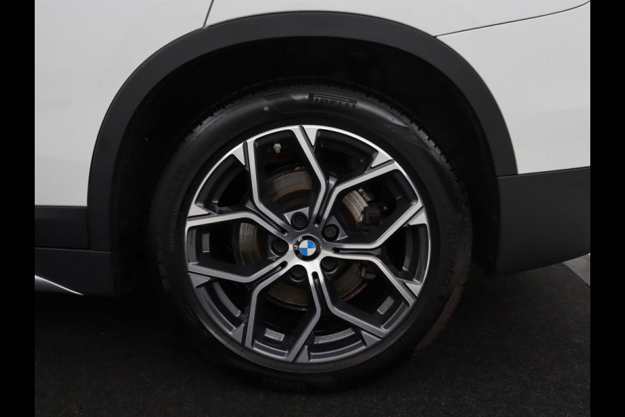 BMW X1 xDrive25e High Executive | SOH 85,2% | Half leder | Adaptive cruise | Stoelverwarming | Climate control | Navigatie | Camera | Park assist | Elektrische achterklep