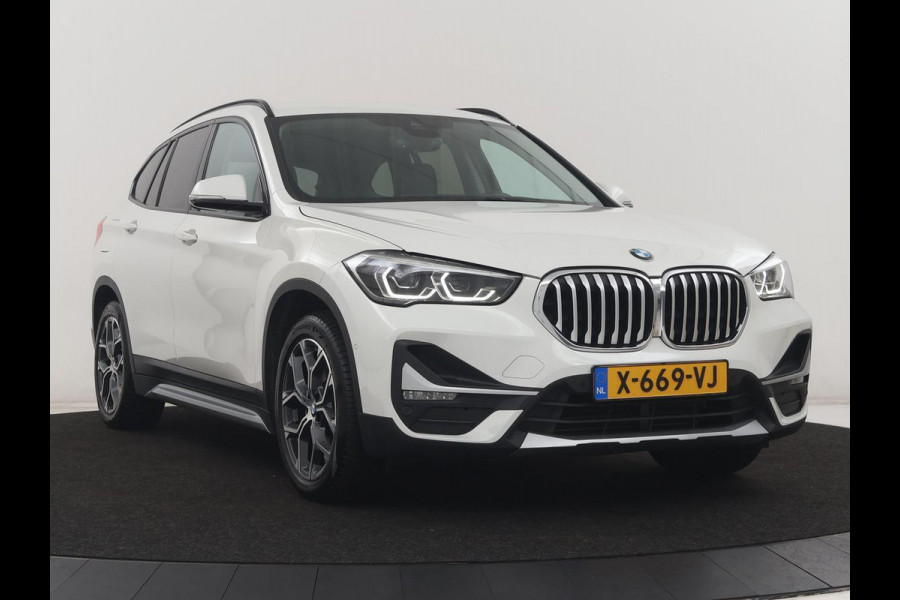 BMW X1 xDrive25e High Executive | SOH 85,2% | Half leder | Adaptive cruise | Stoelverwarming | Climate control | Navigatie | Camera | Park assist | Elektrische achterklep