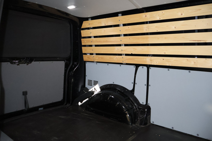 Volkswagen Transporter 2.0 TDI L1 H1 4Motion Automaat Bulli