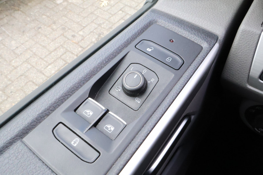 Volkswagen Transporter 2.0 TDI L1 H1 4Motion Automaat Bulli
