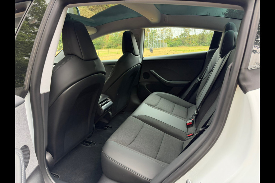 Tesla Model 3 RWD 60 kWh | Self Driving + Camera + Stoelvw Nu € 39.975,-!!!
