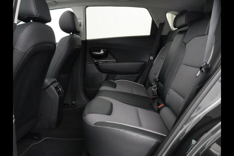 Kia e-Niro DynamicPlusLine 64 kWh Pano| Clima | Half Leder | SOH 94.9% Pano| Clima | Half Leder | SOH 94.9% | Navi | Camera | Stoelverwarming | DAB+ | Carplay
