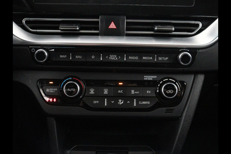Kia e-Niro DynamicPlusLine 64 kWh Pano| Clima | Half Leder | SOH 94.9% Pano| Clima | Half Leder | SOH 94.9% | Navi | Camera | Stoelverwarming | DAB+ | Carplay