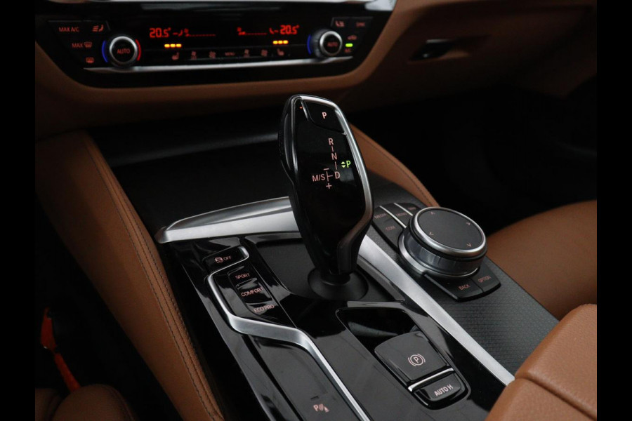 BMW 5 Serie Touring 520i Business Edition Plus | Panoramadak | Leder | Elektrische stoelen | Stoelverwarming | Carplay | Cruise control | Climate control | Trekhaak
