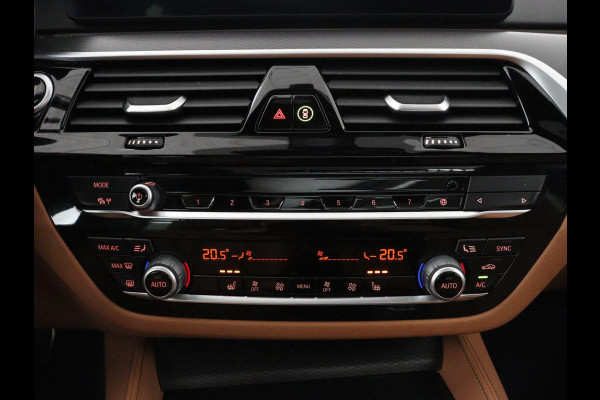 BMW 5 Serie Touring 520i Business Edition Plus | Panoramadak | Leder | Elektrische stoelen | Stoelverwarming | Carplay | Cruise control | Climate control | Trekhaak