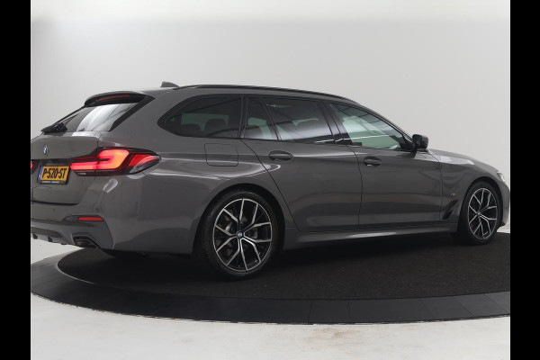 BMW 5 Serie Touring 520i Business Edition Plus | Panoramadak | Leder | Elektrische stoelen | Stoelverwarming | Carplay | Cruise control | Climate control | Trekhaak