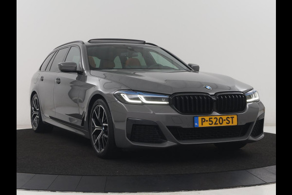 BMW 5 Serie Touring 520i Business Edition Plus | Panoramadak | Leder | Elektrische stoelen | Stoelverwarming | Carplay | Cruise control | Climate control | Trekhaak