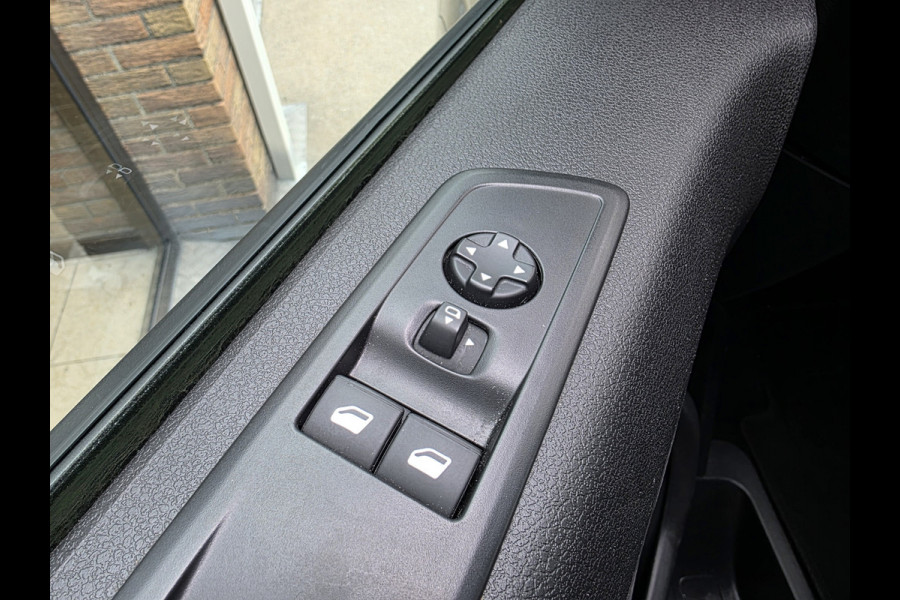 Opel Zafira-e Life L2 Innovation 50 kWh Links & Rechts schuifdeur Privacy glass Climate control Cruise control Navigatie systeem