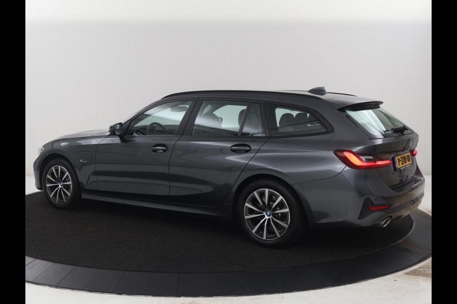 BMW 3 Serie Touring 320e Business Edition Plus | SOH 90% | Leder | Stoelverwarming | Carplay | Cruise control | Climate control | Elektrische achterklep | Park assist | PHEV