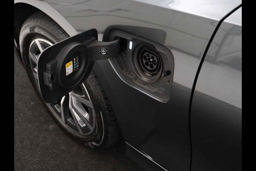 BMW 3 Serie Touring 320e Business Edition Plus | SOH 90% | Leder | Stoelverwarming | Carplay | Cruise control | Climate control | Elektrische achterklep | Park assist | PHEV