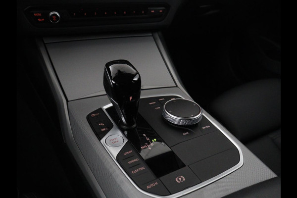 BMW 3 Serie Touring 320e Business Edition Plus | SOH 90% | Leder | Stoelverwarming | Carplay | Cruise control | Climate control | Elektrische achterklep | Park assist | PHEV