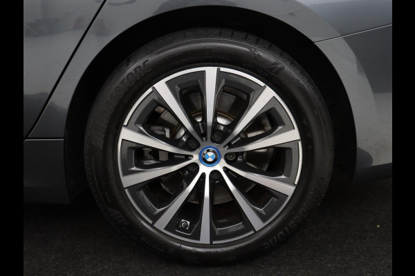 BMW 3 Serie Touring 320e Business Edition Plus | SOH 90% | Leder | Stoelverwarming | Carplay | Cruise control | Climate control | Elektrische achterklep | Park assist | PHEV