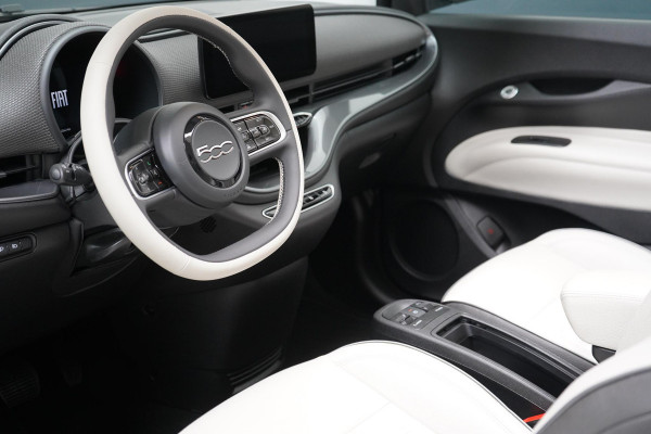 Fiat 500C La Prima 42 kWh | SoH 96,8% | Leder | Lm velgen | Navigatie | Carplay | Stoelverwarming
