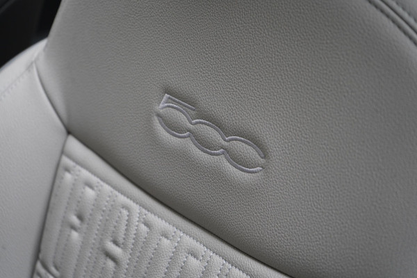 Fiat 500C La Prima 42 kWh | SoH 96,8% | Leder | Lm velgen | Navigatie | Carplay | Stoelverwarming