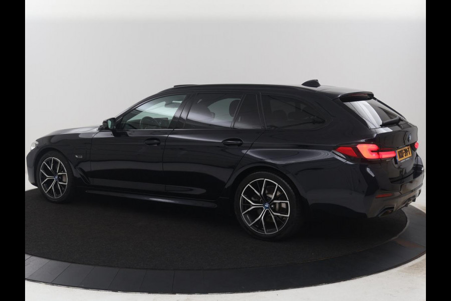 BMW 5 Serie Touring 530e Business Edition Plus | SOH 90% | Panoramadak | Harman/Kardon | Leder | Stoel & stuurverwarming | Achterbank verwarming | Adaptive cruise | Camera | Carplay | Trekhaak |
