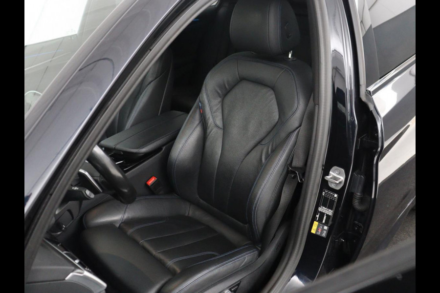 BMW 5 Serie Touring 530e Business Edition Plus | SOH 90% | Panoramadak | Harman/Kardon | Leder | Stoel & stuurverwarming | Achterbank verwarming | Adaptive cruise | Camera | Carplay | Trekhaak |