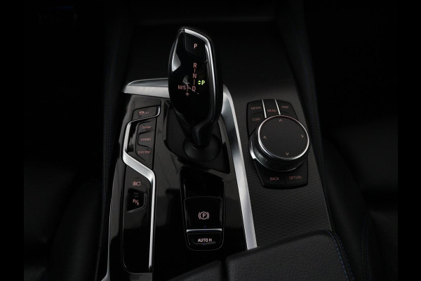 BMW 5 Serie Touring 530e Business Edition Plus | SOH 90% | Panoramadak | Harman/Kardon | Leder | Stoel & stuurverwarming | Achterbank verwarming | Adaptive cruise | Camera | Carplay | Trekhaak |