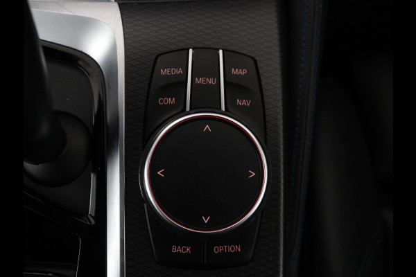 BMW 5 Serie Touring 530e Business Edition Plus | SOH 90% | Panoramadak | Harman/Kardon | Leder | Stoel & stuurverwarming | Achterbank verwarming | Adaptive cruise | Camera | Carplay | Trekhaak |