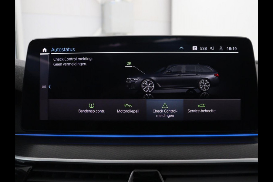 BMW 5 Serie Touring 530e Business Edition Plus | SOH 90% | Panoramadak | Harman/Kardon | Leder | Stoel & stuurverwarming | Achterbank verwarming | Adaptive cruise | Camera | Carplay | Trekhaak |