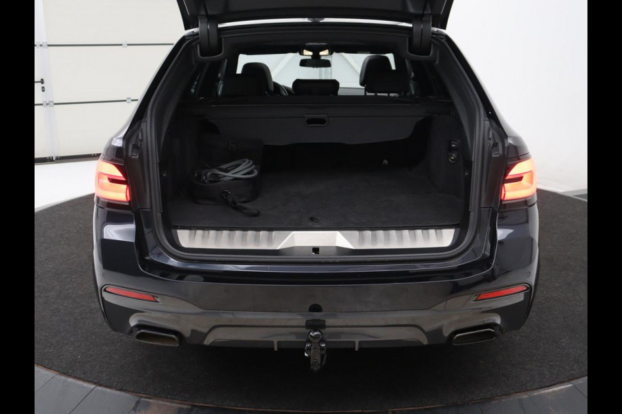 BMW 5 Serie Touring 530e Business Edition Plus | SOH 90% | Panoramadak | Harman/Kardon | Leder | Stoel & stuurverwarming | Achterbank verwarming | Adaptive cruise | Camera | Carplay | Trekhaak |