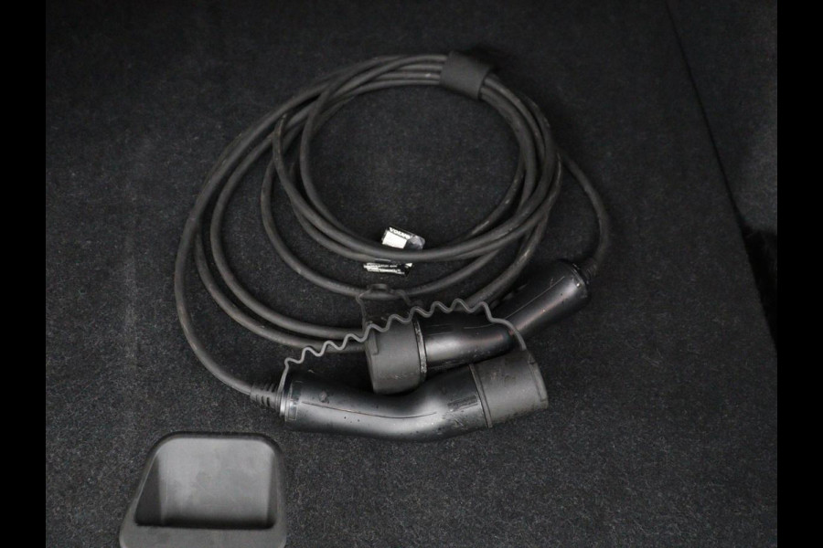 Volvo XC40 1.5 T5 Recharge Momentum Aut. Navi | Virtual display | SOH 89.7% |  Cruise Control | Stoelverwarming | Camera | Trekhaak | Stuurverwarming | DAB+ | Carplay