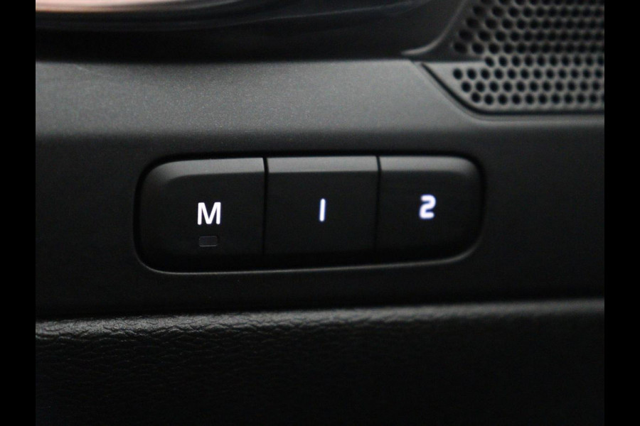 Volvo XC40 1.5 T5 Recharge Momentum Aut. Navi | Virtual display | SOH 89.7% |  Cruise Control | Stoelverwarming | Camera | Trekhaak | Stuurverwarming | DAB+ | Carplay