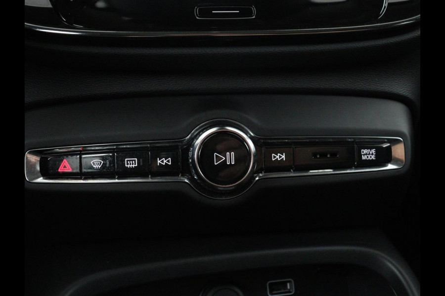 Volvo XC40 1.5 T5 Recharge Momentum Aut. Navi | Virtual display | SOH 89.7% |  Cruise Control | Stoelverwarming | Camera | Trekhaak | Stuurverwarming | DAB+ | Carplay