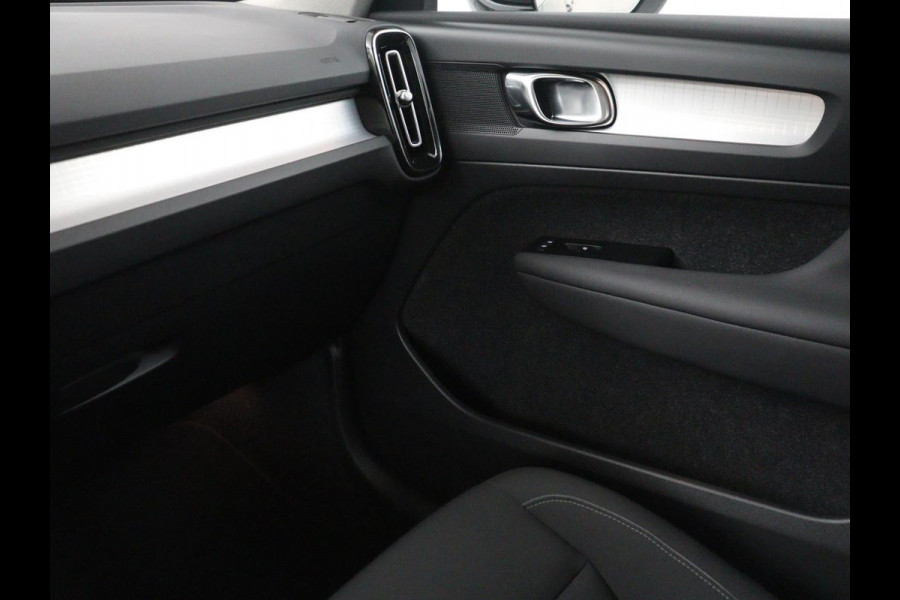 Volvo XC40 1.5 T5 Recharge Momentum Aut. Navi | Virtual display | SOH 89.7% |  Cruise Control | Stoelverwarming | Camera | Trekhaak | Stuurverwarming | DAB+ | Carplay