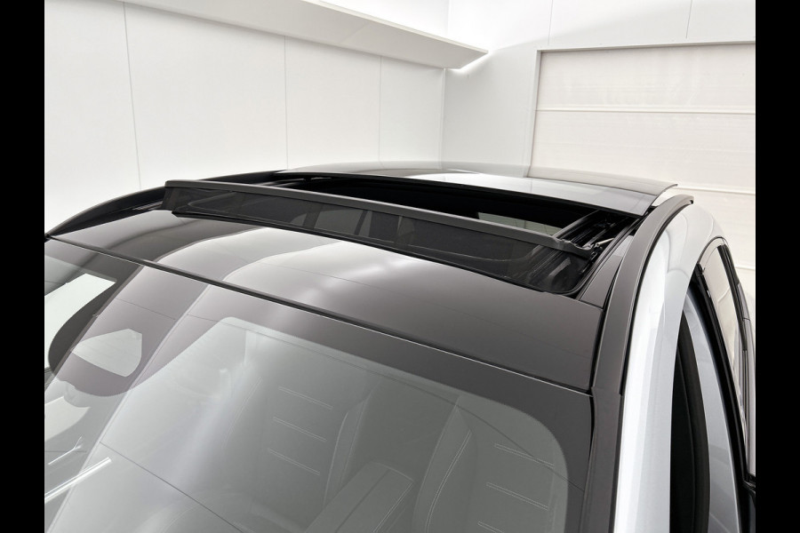 Mercedes-Benz GLA 250 e 140 Year Edition | Plus pakket | Parkeerpakket | Panoramaschuifdak  | 20” tien-dubbelspaaks AMG velgen | 	Warmtewerend, donkergetint glas |