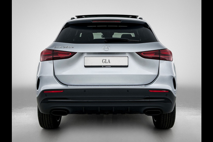 Mercedes-Benz GLA 250 e 140 Year Edition | Plus pakket | Parkeerpakket | Panoramaschuifdak  | 20” tien-dubbelspaaks AMG velgen | 	Warmtewerend, donkergetint glas |