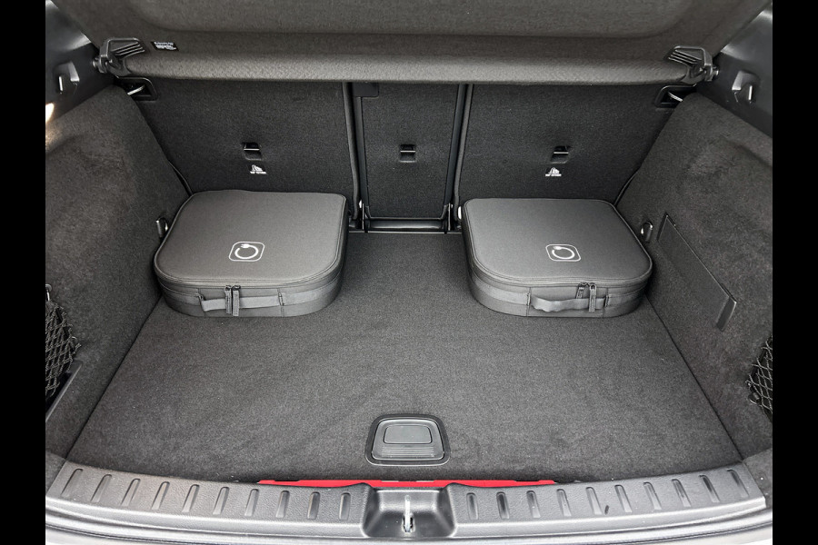Mercedes-Benz GLA 250 e 140 Year Edition | Plus pakket | Parkeerpakket | Panoramaschuifdak  | 20” tien-dubbelspaaks AMG velgen | 	Warmtewerend, donkergetint glas |
