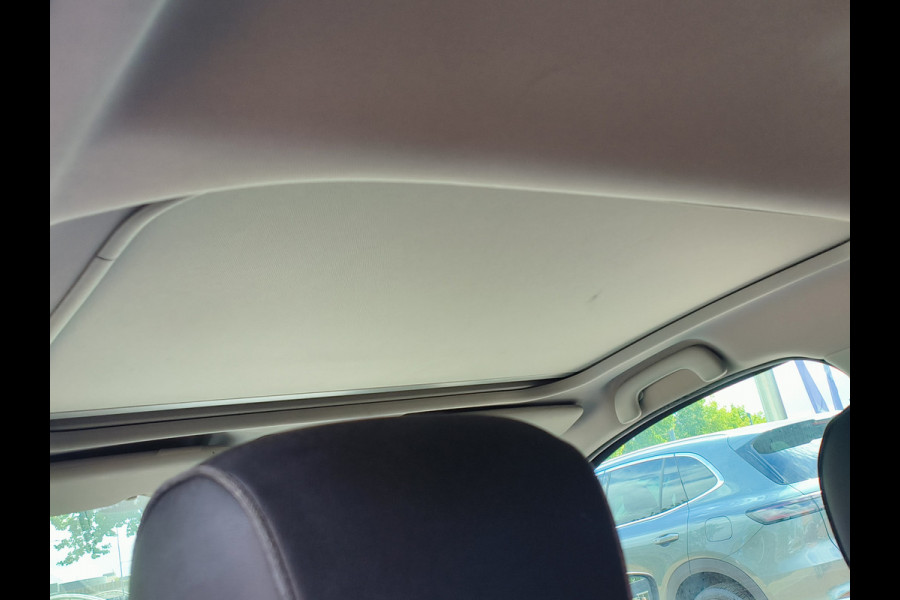 Renault Captur 1.3 TCe Intens Rijklaar + 12 maanden Bovag-garantie Henk Jongen Auto's in Helmond,  al 50 jaar service zoals 't hoort!