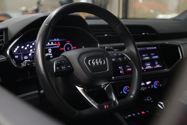 Audi RS Q3 Sportback TFSI Pano/360Cam/Carplay/RSStoelen/Blindspot/BOMVOL