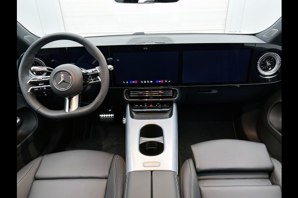 Mercedes-Benz CLA-Klasse Shooting Brake 200 Business Solution AMG | Premium pakket | Nightpakket | Parkeerpakket | Trekhaak | Vast panoramadak | Massage functie | 19" vijf dubbelspaaks lichtmetalen AMG-velgen |